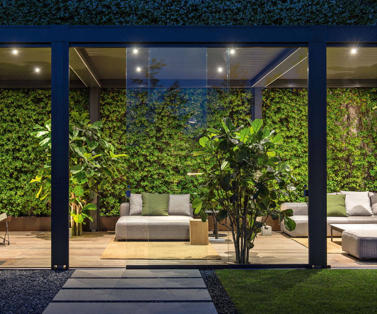 Pergola Bioclimatic B600 с крышей из PIR-панелей — VitSun